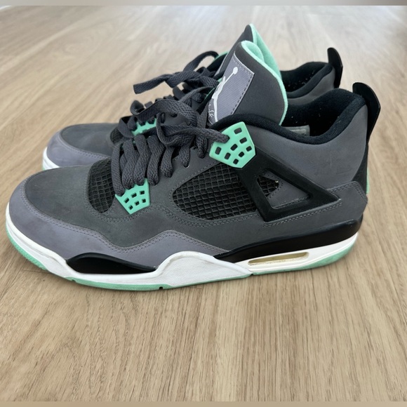 Jordan 4 Retro Green Glow Size 10